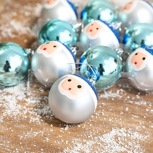 Lot de 12 boules de Noël bleues et argentées peintes avec Père Noël sur décor bois