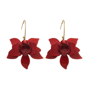 Resin flower geometric C-shaped drop earrings with golden hooks on white background
