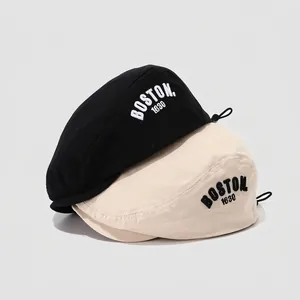 Gorra de repartidor vintage de algodón para niños con bordado Boston 1630 en negro y beige
