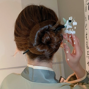 Classic Chinese hair stick featuring white lily of the valley and pearl tassels on a bun