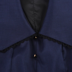 Abito smanicato blu scuro stile preppy con colletto alla marinara pizzo e bottoni