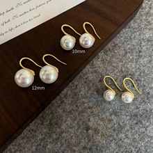 Drei Größen von 999 Silber Perlenohrringen in 8mm, 10mm und 12mm auf goldenen Haken