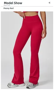 Vue détaillée du pantalon de yoga évasé à taille haute en couleur rouge pivoine extensible