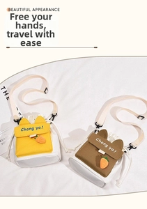 Détail du sac seau en toile avec cordon de serrage et accessoire carotte en 3D