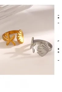 Détails des bagues étoile de mer et coquillage en finitions or et argent poli