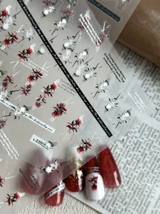 Dettaglio di adesivi nail art con rose e farfalle e texture floreali vintage, ta-122