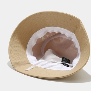 Vue détaillée du chapeau bob kaki avec doublure en maille respirante et cordon réglable