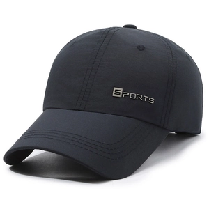 Berretto sportivo nero ad asciugatura rapida con logo SPORTS 3D e visiera curva