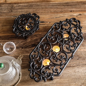 Chauffe-thé rétro en fonte avec motif sculpté ajouré pour théière et bougie
