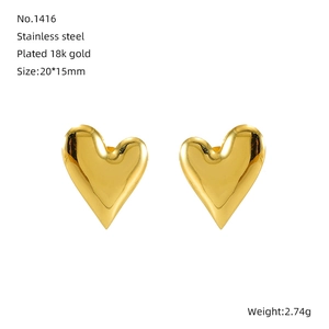 Close-up of 18k gold plated stainless steel heart earrings with dimensions and weight info