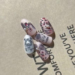 Set of 5 hand-painted tiger and leopard print nail stickers with 3D pearl decorations