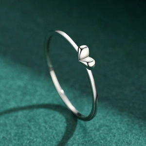 Elegante s925 sterling zilveren hartring voor dames met gepolijste minimalistische band