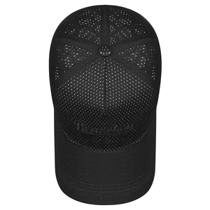 Casquette de baseball en mesh noir avec broderie Braveboy et design respirant à 5 panneaux