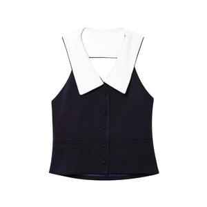 Gilet senza maniche blu navy con colletto bianco a contrasto e chiusura frontale a bottoni