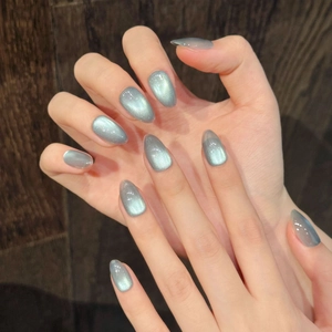 Faux ongles œil de chat bleu menthe avec perles de verre scintillantes en amande