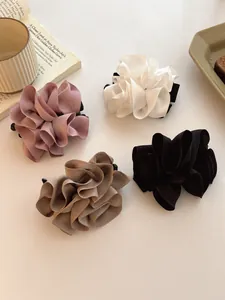 Lot de quatre pinces à cheveux plissées en mousseline rose, crème, café et noire