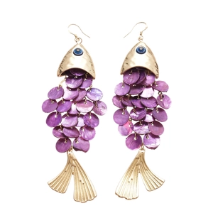 Fish-shaped fishhook earrings with golden metal and purple shell scale charms