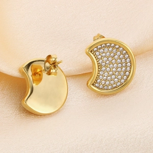 Golden crescent moon earrings with crystal pavé and 18k gold plating for women