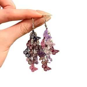 Boucles d'oreilles élégantes à pompon papillon creux avec dégradé rose et violet