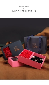Boîte à bijoux rose avec roses artificielles rouges et emballage cadeau LOVE élégant