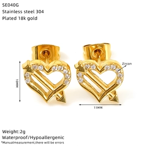 Detailed view of 18K gold heart arrow earrings with dimensions and material specs
