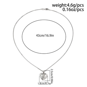 Detailed size chart of mom heart necklace showing pendant dimensions and chain length