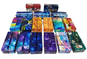 Vista dettagliata di Infinity Cubes colorati con motivi di cielo stellato e temi natalizi