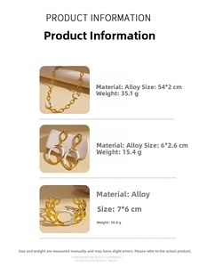 Détail macro de la parure de bijoux dorée avec collier à maillons et accents en émail