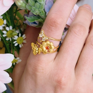 Ensemble de bagues dorées 18K avec motifs papillon, tournesol et abeille et zircon orange