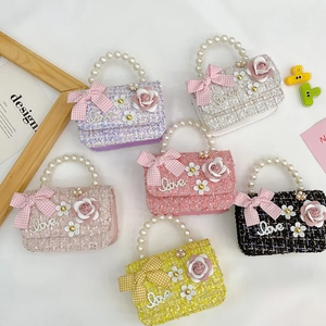 Sac à main enfant en tweed avec poignée en perles et nœud en plusieurs couleurs