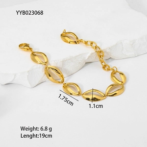 Macro shot of gold-plated stainless steel shell bracelet showing size 1.75cm and weights