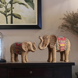 Lot de 2 statues d'éléphants en résine style rotin avec motifs ethniques colorés