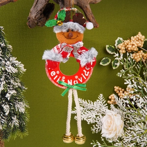Lebkuchenmann Plüschfigur mit Feliz Navidad Ring und kleinen Glocken am Weihnachtsbaum