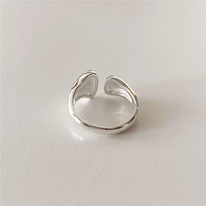 Minimalist 925 silver open ring featuring smooth droplet ends on a clean background