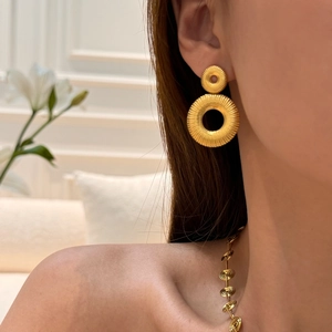 Pleated 18k gold plated hoop earrings and spiral necklace set in retro style