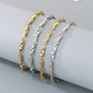 Set of four minimalist stainless steel Chopin chain bracelets in gold and silver finish