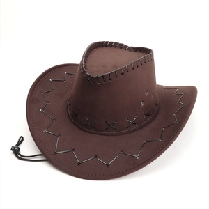 Dettaglio cappello cowboy marrone scamosciato con cuciture a vista e cordino regolabile