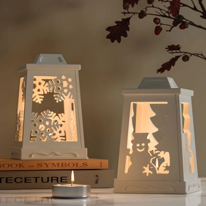 Lanternes de Noël blanches ajourées flocon et bonhomme de neige pour décor d'hiver