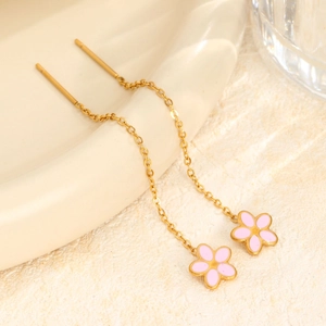Elegante goldene Kettendurchzieher mit rosa Emaille-Blütenanhängern im 5-Blatt-Design