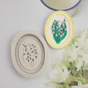 Stampo in silicone ovale a fiori di mughetto per cornici in gesso e candele