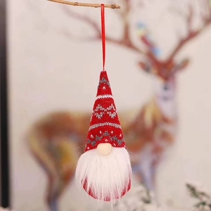 Pendentif de gnome de Noël tricoté rouge avec barbe blanche et motif géométrique