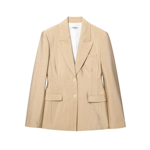 Chique dames blazer in champagne textuur met metallic glans op witte achtergrond