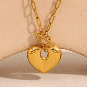 Collana vintage placcata oro 18K in acciaio inox con ciondolo a cuore e chiusura a T