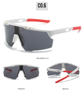 Mehrwinkelansicht der Sport-Sonnenbrille mit rot-weißem Rahmen und grauen Gläsern