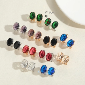 Set di orecchini ovali placcati oro 14K con cristalli colorati e montatura a griffe