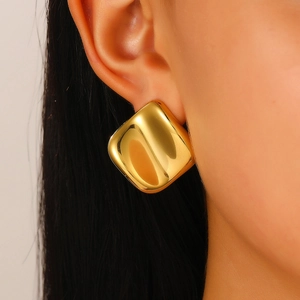 Retro 18K gold-plated chunky square stud earrings for women in a minimalist metal design