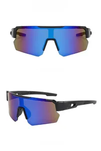 Vista de detalle de gafas de sol deportivas negras con lentes degradadas azul-púrpura de ciclismo