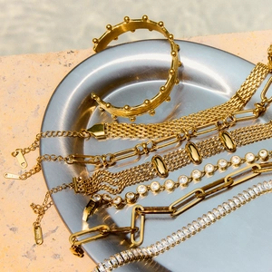 Luxurious 6-piece gold stainless steel bracelet set with sparkling zircon stones