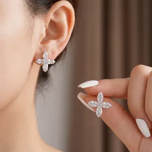 Boucles d'oreilles trèfle en argent S925 avec zircons blancs taille marquise élégants