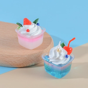 Porte-clés miniatures réalistes de coupes glacées aux fruits en forme de cœur rose et bleu